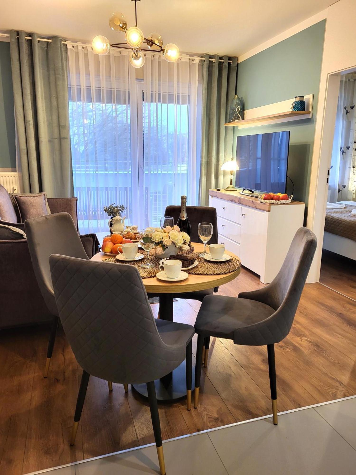 Miodowy Dom Exspanse Apartament 2 Lub 3 Pokoje Z Tarasem I Parkingiem كولوبرزيغ المظهر الخارجي الصورة